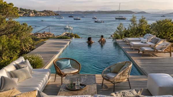 Choisir une villa pieds dans l'eau pour vos vacances en Corse